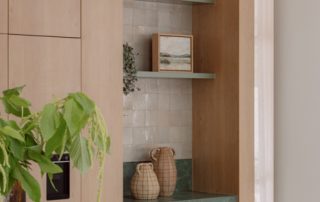 Hampton Residence – Kitchen Nook Custom finish joinery in soft maple with muted tile splashback and a marble benchtop.