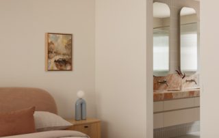Hampton Residence – Ensuite Custom ensuite vanity with a soft maple finish, sculptural lighting, and a soft, neutral palette.