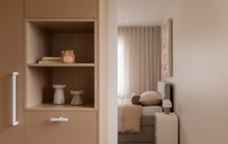 Hampton Residence – Walk-In Wardrobe Custom design walk-in wardrobe featuring open display niches in a neutral interior.